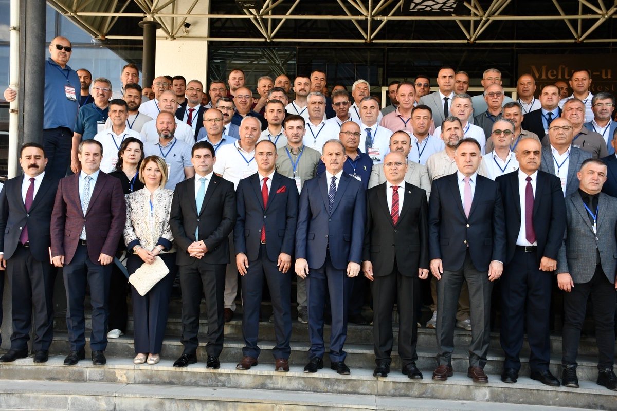 meb_dhgm's tweet photo. Öğretmenevleri ve Akşam Sanat Okulları Merkezi Yönetim Platformu (MYP) Kullanımı ve Dijital Yönetim Süreçleri Hizmet İçi Semineri, Hakkari’de başladı.

81 ilden öğretmenevi ve akşam sanat okulu yöneticilerinin katılımıyla gerçekleştirilen seminerde; dijital dönüşüm süreçleri, kurumsal standartlaşma, veri yönetimi ve MYP’nin etkin kullanımına ilişkin kapsamlı bilgilendirmeler yapılıyor.

👉🏻 https://t.co/EXHLED9Qq0
@tcmeb @Yusuf__Tekin @omurfatih