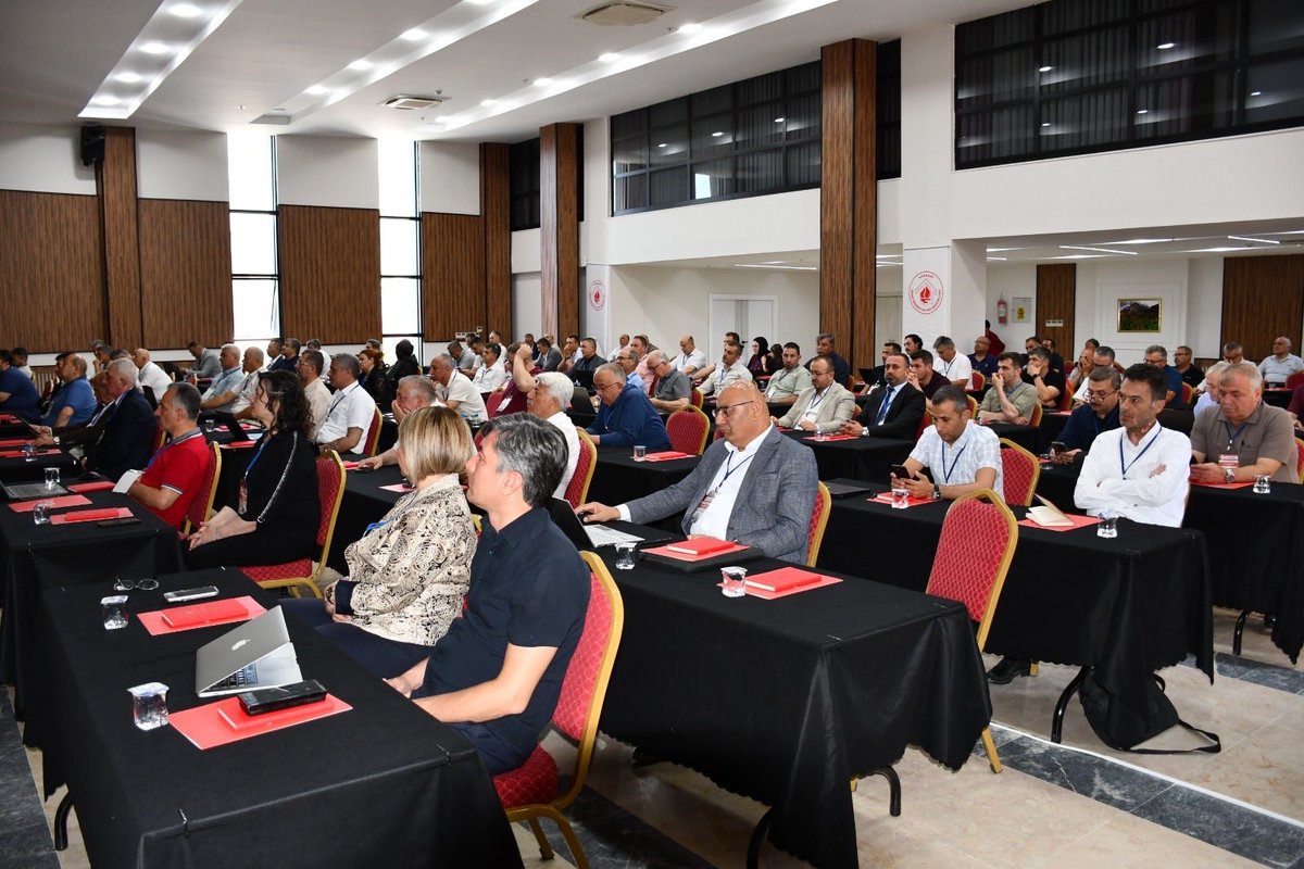 meb_dhgm's tweet photo. Öğretmenevleri ve Akşam Sanat Okulları Merkezi Yönetim Platformu (MYP) Kullanımı ve Dijital Yönetim Süreçleri Hizmet İçi Semineri, Hakkari’de başladı.

81 ilden öğretmenevi ve akşam sanat okulu yöneticilerinin katılımıyla gerçekleştirilen seminerde; dijital dönüşüm süreçleri, kurumsal standartlaşma, veri yönetimi ve MYP’nin etkin kullanımına ilişkin kapsamlı bilgilendirmeler yapılıyor.

👉🏻 https://t.co/EXHLED9Qq0
@tcmeb @Yusuf__Tekin @omurfatih