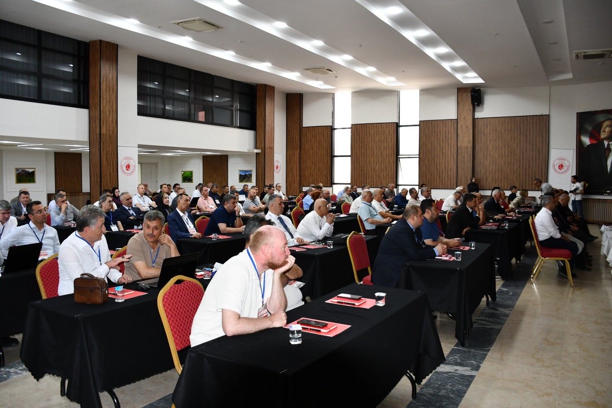 meb_dhgm's tweet photo. Öğretmenevleri ve Akşam Sanat Okulları Merkezi Yönetim Platformu (MYP) Kullanımı ve Dijital Yönetim Süreçleri Hizmet İçi Semineri, Hakkari’de başladı.

81 ilden öğretmenevi ve akşam sanat okulu yöneticilerinin katılımıyla gerçekleştirilen seminerde; dijital dönüşüm süreçleri, kurumsal standartlaşma, veri yönetimi ve MYP’nin etkin kullanımına ilişkin kapsamlı bilgilendirmeler yapılıyor.

👉🏻 https://t.co/EXHLED9Qq0
@tcmeb @Yusuf__Tekin @omurfatih