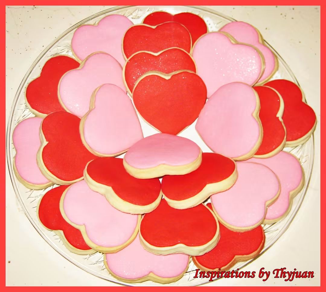 Thyjuan's tweet photo. Heart Graduation Party Cookies
#heart
#heartcookies
#graduationpartycookies
#graduationparty
#cookies
#customcookies
#decoratedcookies
#edibleart
#cookieart
#desserttable https://t.co/sAhr7ekvjj