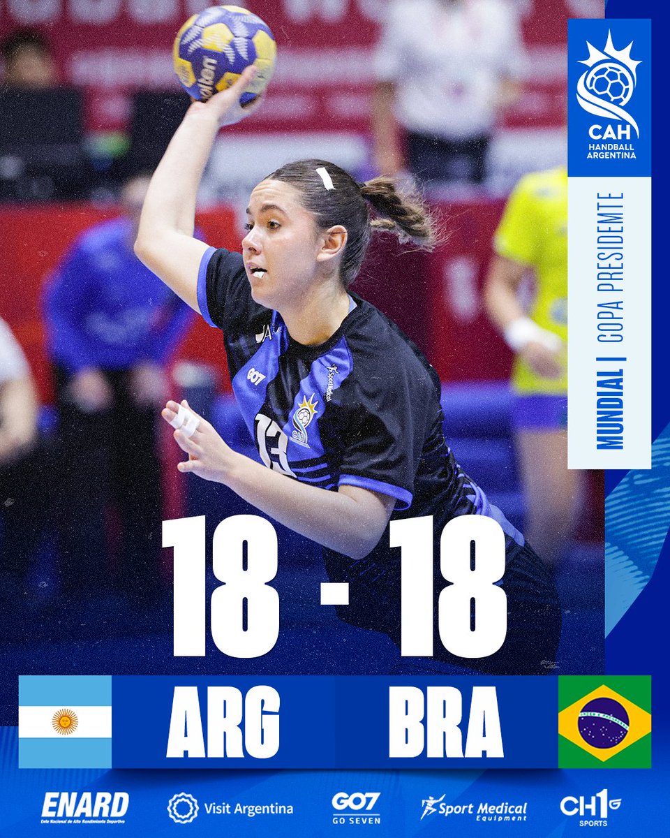 CAHandball's tweet photo. ¡Empate sobre el final! 🇦🇷 En un clásico durísimo, La Garrita igualó con Brasil 🇧🇷 en la última pelota de la Copa Presidente.

El equipo cerró 2° en su zona y jugará por los puestos 21/24. Próximo partido: jueves, 03:00hs ante Islas Feroe 🇫🇴. https://t.co/zF2T4SSTcp