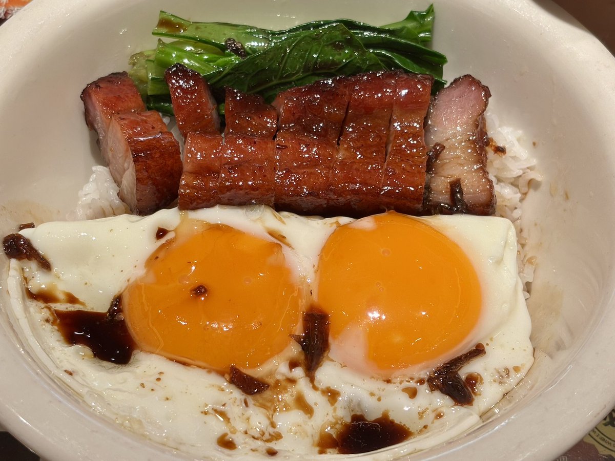 Eichan_GZ's tweet photo. 文通冰室の黯然銷魂飯（39元）。ここは広州のチェーンだったけど最近は上海にも続々と出店している。上質な卵がけチャーシューは相変わらず美味かった https://t.co/igfC2JHCwD