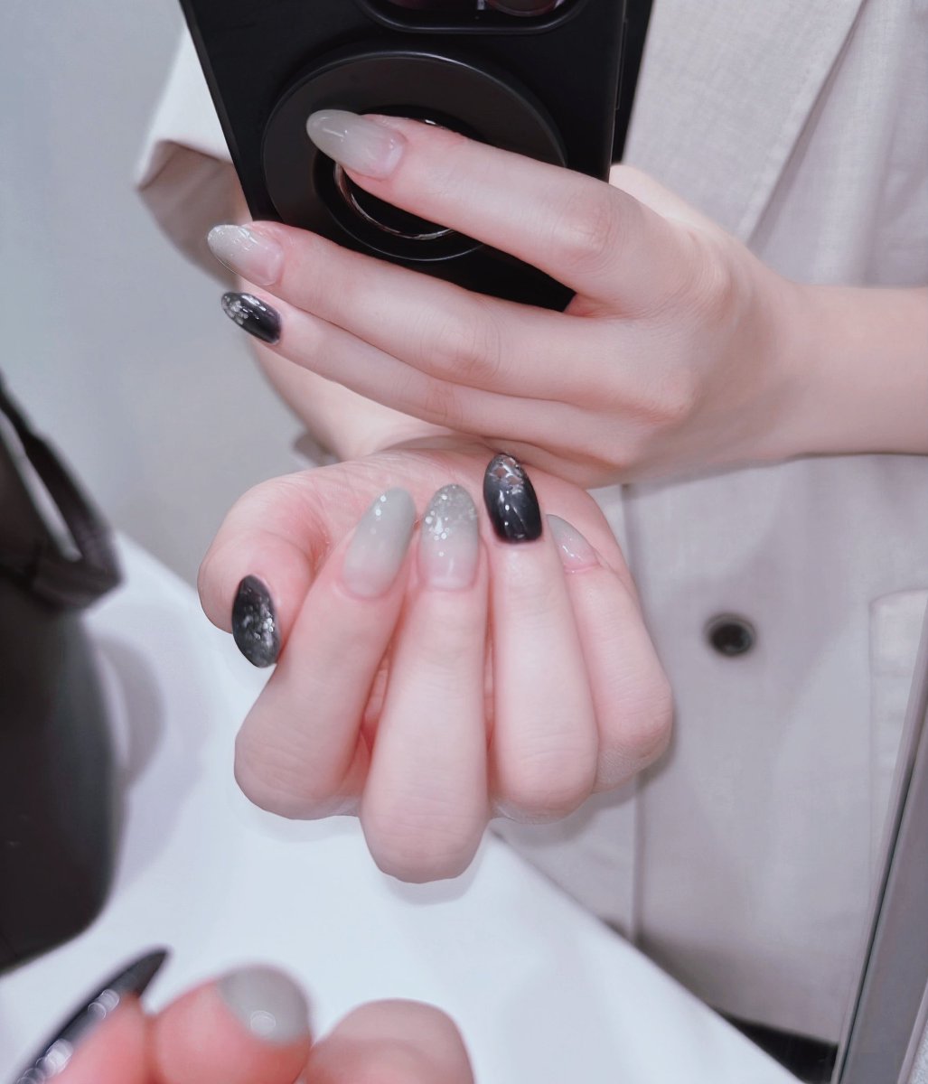 ____yurari__'s tweet photo. ネイル大人っぽい色味にした͈ᴗ̀ ̫ᴗ́ ͈ https://t.co/msRijj40Kr