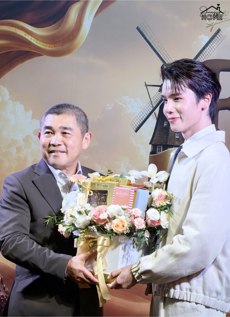 JimmyyjpHome's tweet photo. ขอขอบคุณ @7ElevenThailand และผู้ใหญ่ VAN HOUTEN ที่ให้เกียรติเชิญ“จิมมี่ @jimmyyjp_  ร่วมงาน “ELEVATE YOUR LUXURY MOMENT” 🍫🤎ปลดล็อกความสุขในทุกคำ กับโมเมนต์พรีเมียมของช็อกโกแลตเข้มข้นจาก EZYSweet Gold x Van HoutenProfessional ในวันนี้ด้วยครับ ✨🙏🏻

ขอบคุณแฟนคลับทุกท่านที่มาร่วมส่งกำลังใจและมาร่วมลุ้นกิจกรรมสนุกๆหน้างานและทีมหน้าจอด้วยครับ✨💜

EZY SWEET DAYS WITH JIMMY

#jimmyyjp #Tiny 
#711VANxJIMMY