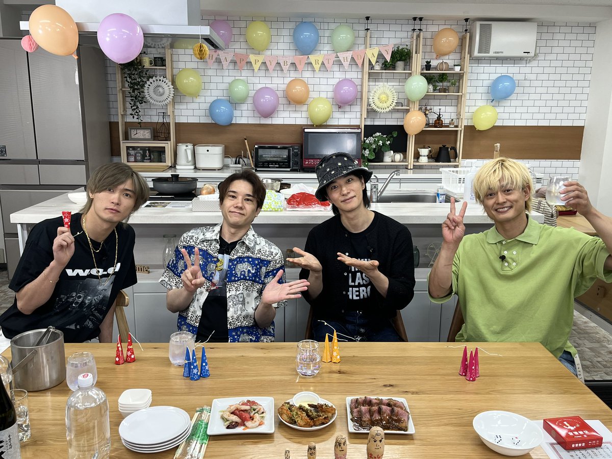 hashigonomi's tweet photo. まもなく配信開始です‼️

チャッツの皆様もグラスの用意は出来ていますか？🍻
もうしばらくお待ちください😎 https://t.co/7KdEpjtGyI