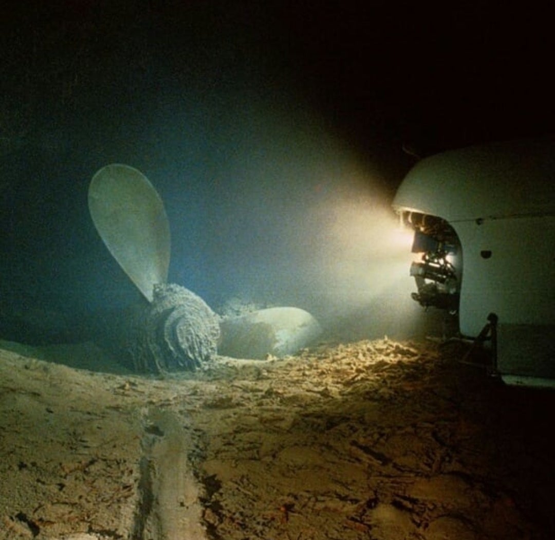 MeriaRmsTitanic's tweet photo. During an expedition to the wreck of the #Titanic, between 30th June and 16th July 1991, photographer Emory Kristof took a picture of the ship's starboard propeller from one of the Mir submersibles. https://t.co/jyhoob52OC