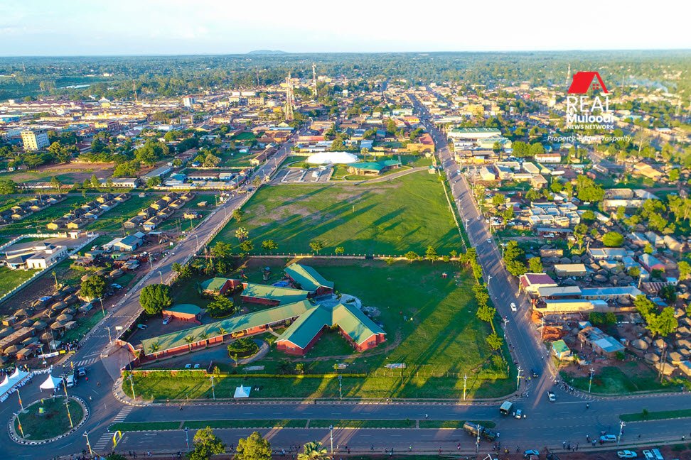 patr8797's tweet photo. Gulu City🙌🤝..
We didn't get to thank former mayor @okwonga_alfred And his team enough... They're the reason to why Gulu City is the most clean city in Uganda... Bravo... Hope the current leadership can push higher than this. https://t.co/KqmRjlINqF
