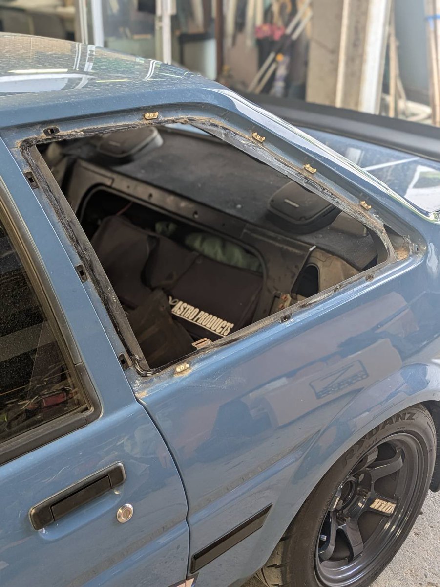 AE85_AE86_MT's tweet photo. クチャクチャ話その１
ガラス剥いだその下には流石にサビはあるでしょぉ〜〜〜とか言ってたら…
まさかのサビ0😇
本当に僕の前オーナーとかどういう所で使われてきたんだ…？ https://t.co/t6ZuKQKcCM