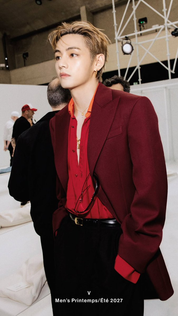 naver_taehyung's tweet photo. CELINE Instastory!

(https://t.co/VedEFUBinz)

V FOR CELINE FASHION SHOW 
TAEHYUNG TAEHYUNG 
#TAEHYUNGxCELINE #CELINESS27
#VxCelineSS27 @celineofficial https://t.co/p7ceVj4FQF