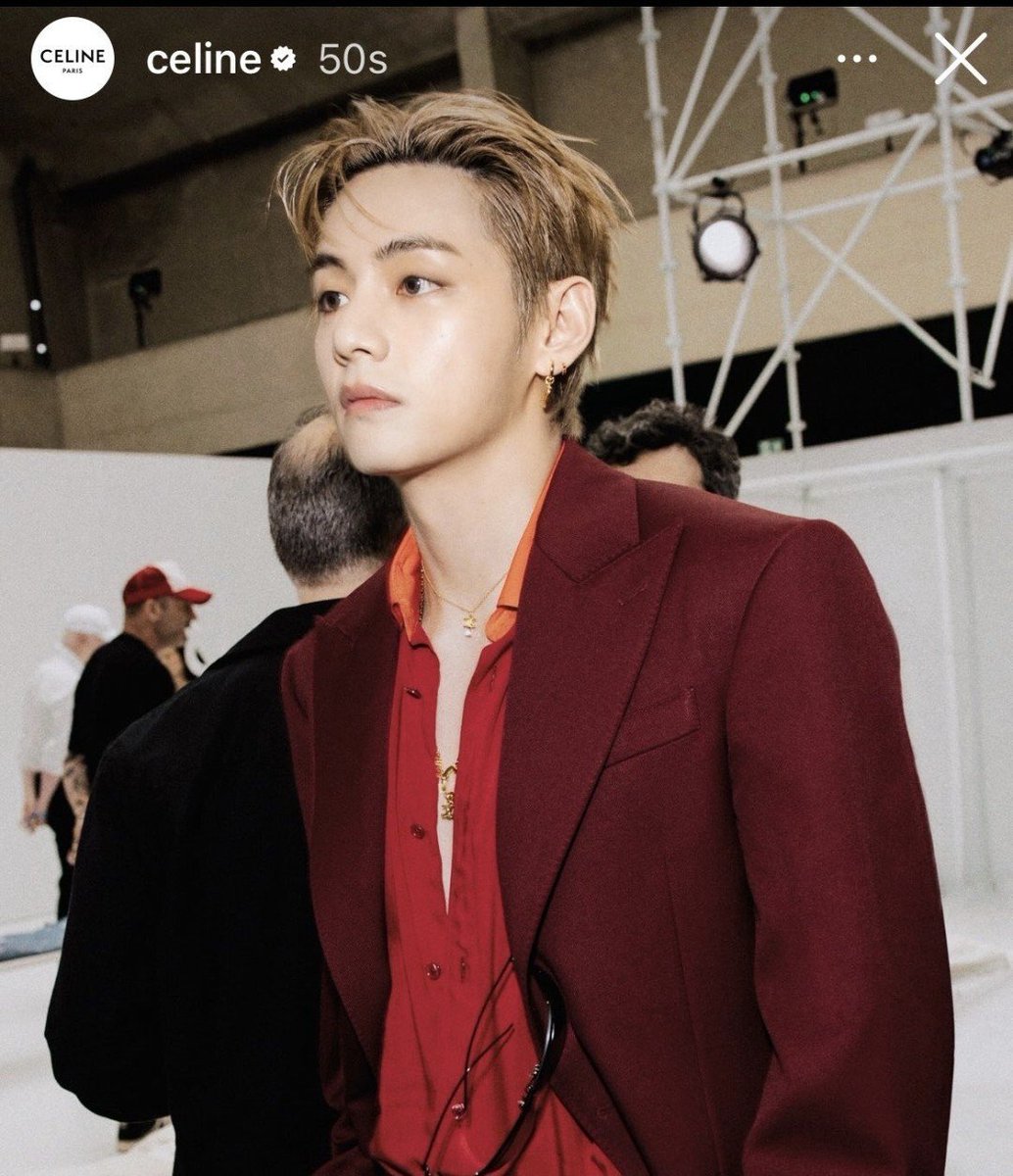 7withluv__'s tweet photo. the ambassador                          how they
they have :                                     treats him : https://t.co/uBWMhS4mnH