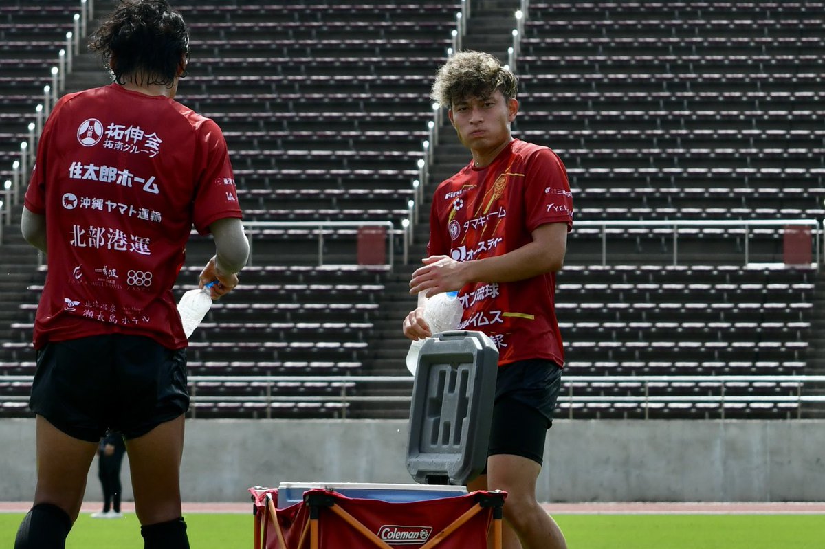 fcr_info's tweet photo. 📸｜𝟲/𝟯𝟬 𝗧𝗥𝗔𝗜𝗡𝗜𝗡𝗚 𝗣𝗛𝗢𝗧𝗢

👀☀️

#FC琉球 #浦和レッズ https://t.co/x4FDUWveqa