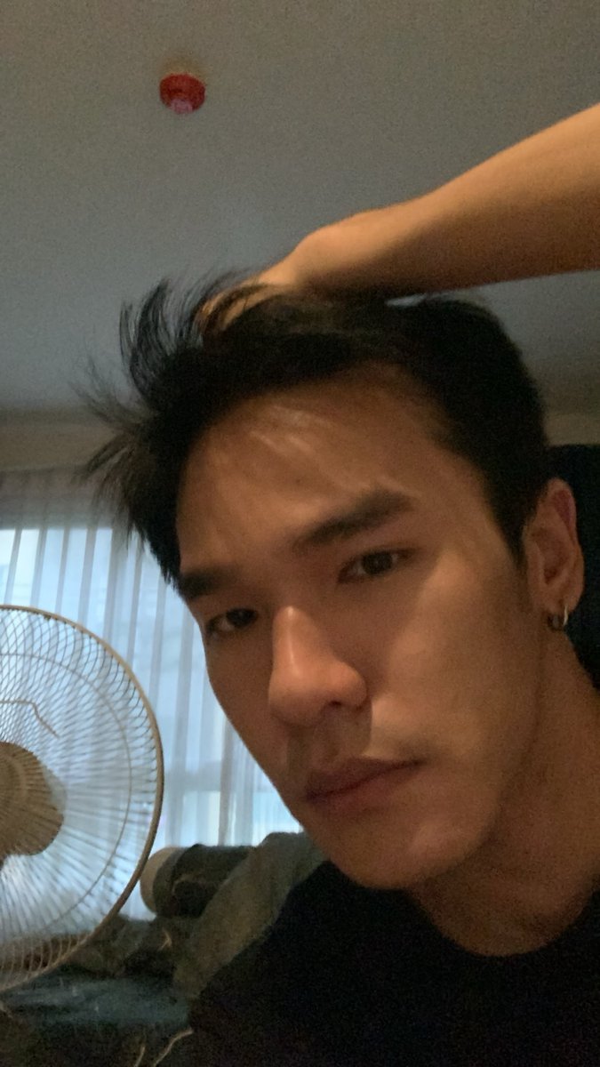 zenznnn's tweet photo. แต่ก็อยากทำนะ เก็บตังๆๆ https://t.co/pgvIMeW4YW