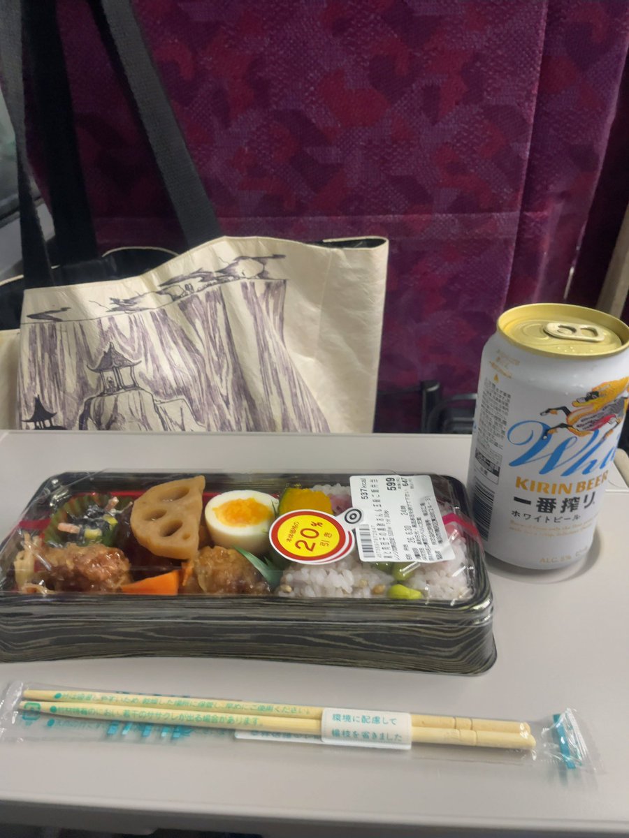 KaoriOkaki's tweet photo. ラッパ屋さんで、絶賛お稽古中‼️
このメンバーで、全員高校生だぜつ！！怖くないよ😛皆様ぜひ‼️
そして私はいつもの如くグリーン車飲み🍺またみんなで飲みたいなぁ🍺
 #ラッパ屋『#特別な情熱』 脚本・演出：#鈴木聡 7/22日(水)〜28(火) 劇場 #紀伊國屋ホール HP https://t.co/1azvMJftut https://t.co/OlWNfWmfCU