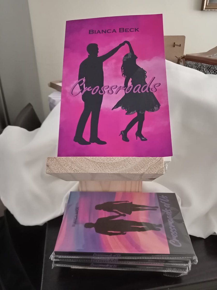 CrossroadSeries's tweet photo. @BookSpotlight The first 2 books in my romantic comedy/drama series Crossroads and Crossroads of Us follows the main FMC Lia and her group of friends as they navigate life, love and heartbreak with a bit of love and lots of humour. https://t.co/GnKnXQzZB9