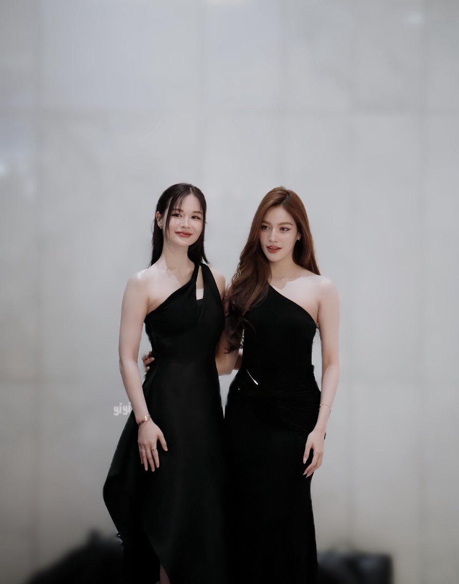 wang_yi9828's tweet photo. Forever your fan
永远为你而来

#TheViralHitsTKNurLoveMomentAwards 
#tkphinyanech #nurdesoraya https://t.co/gBBCIOeG8h