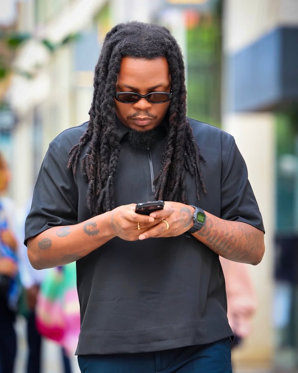 Just_Emma30's tweet photo. Olamide stepped out wearing a $110 G-Shock outside Louis Vuitton.
Is this his standard https://t.co/5E4JeB7AJc