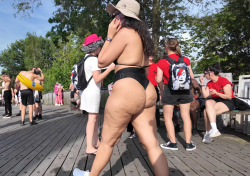 123dfgdcvsa's tweet photo. PAWG MILF CANDID CREEPSHOT!

#candidass #candidpawg #creepshot #candidmilf https://t.co/9Rc90burWt