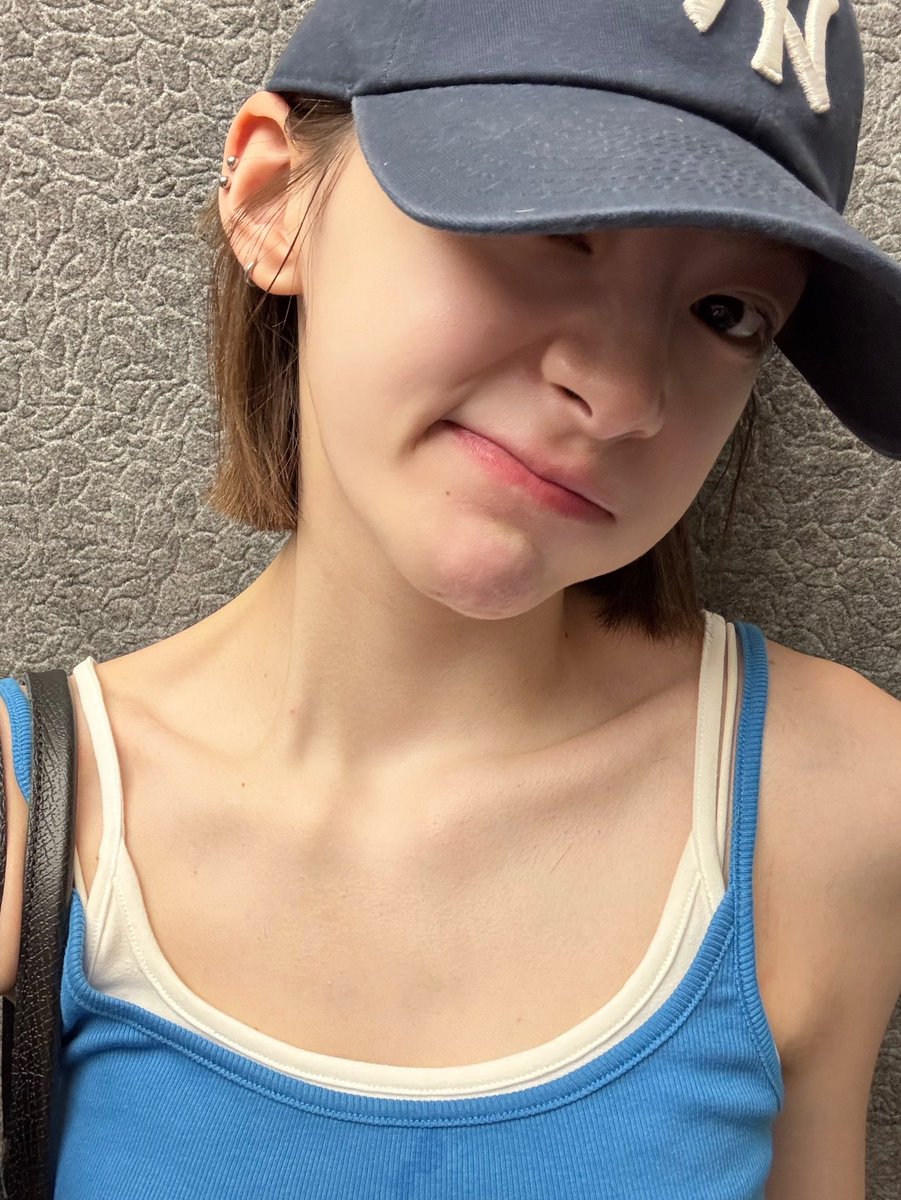 obseeunrve's tweet photo. 아니 인스타에 생얼 게시물 올릴 수 잇는 권력 미쳣네 진짜 ㄹㅈㄷ https://t.co/fnwt7Lo8q4