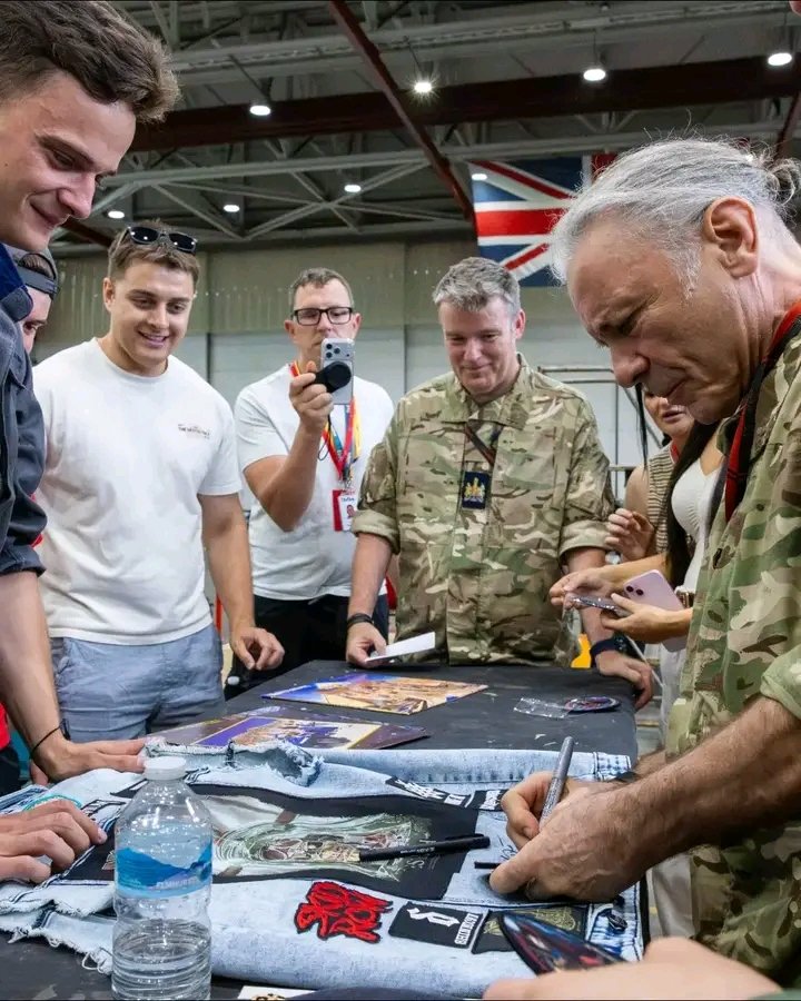 BruceDMaiden's tweet photo. When Heavy Metal met Heavy Metal... @ArmedForcesDay 🇬🇧 @IronMaiden https://t.co/jLSXBDLilx