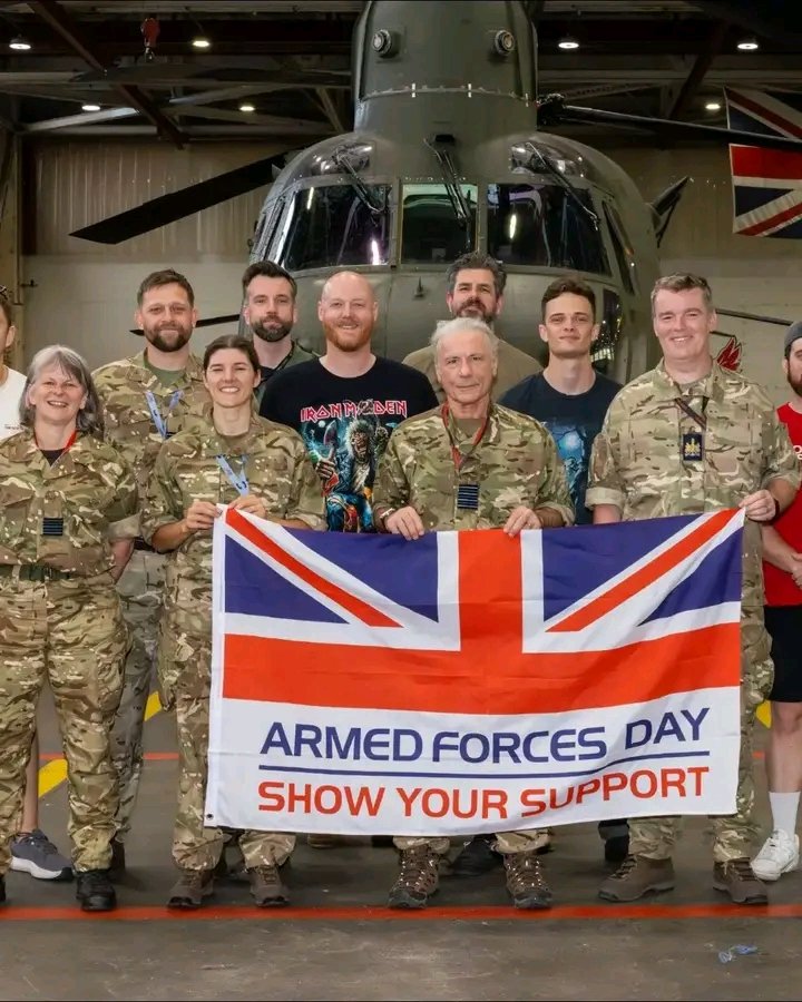 BruceDMaiden's tweet photo. When Heavy Metal met Heavy Metal... @ArmedForcesDay 🇬🇧 @IronMaiden https://t.co/jLSXBDLilx