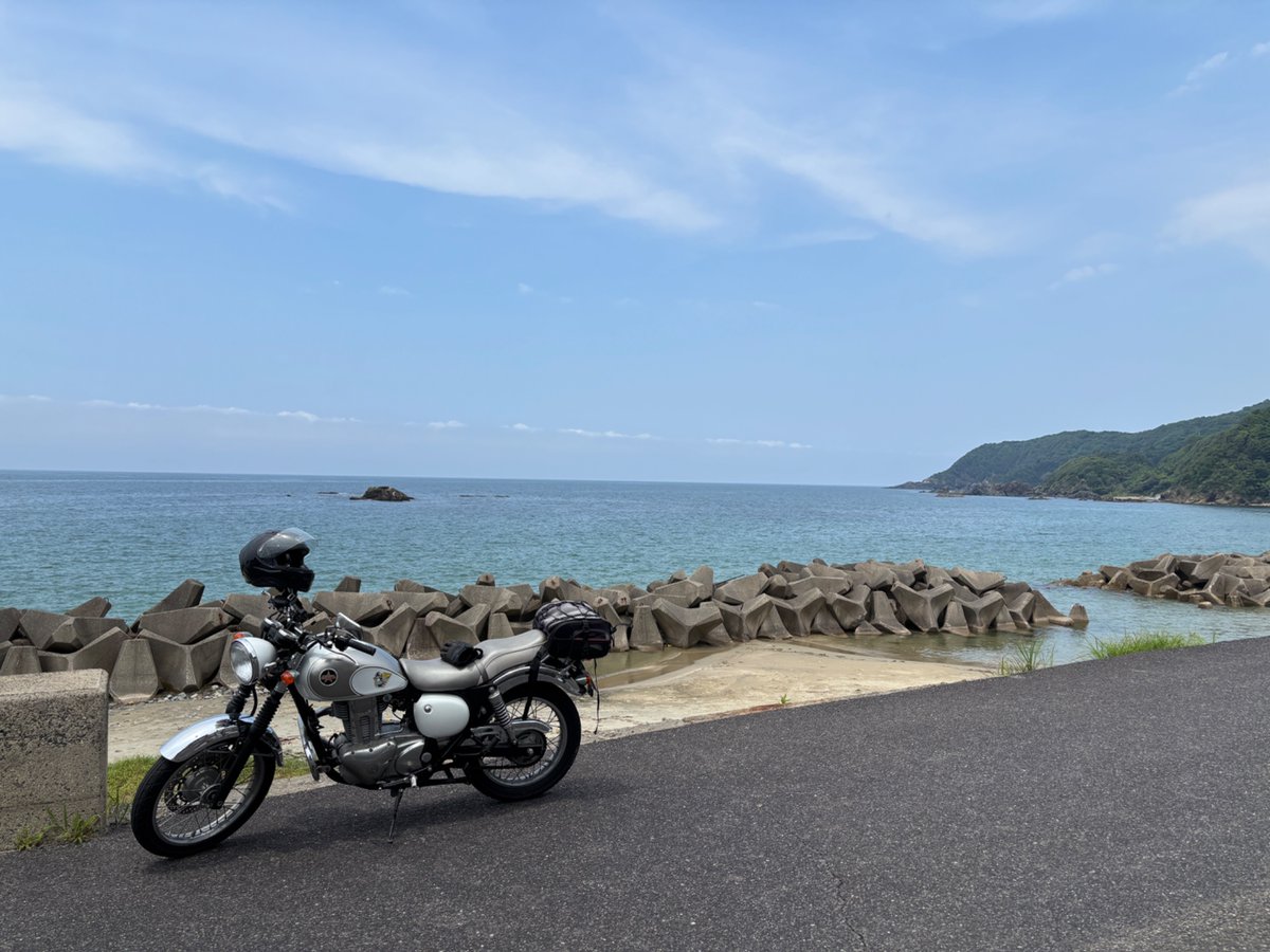 me1ry02's tweet photo. 今日は休みをとって海を見てきました
久々にバイク動かして気持ちよかった https://t.co/6ctLMt5rOS