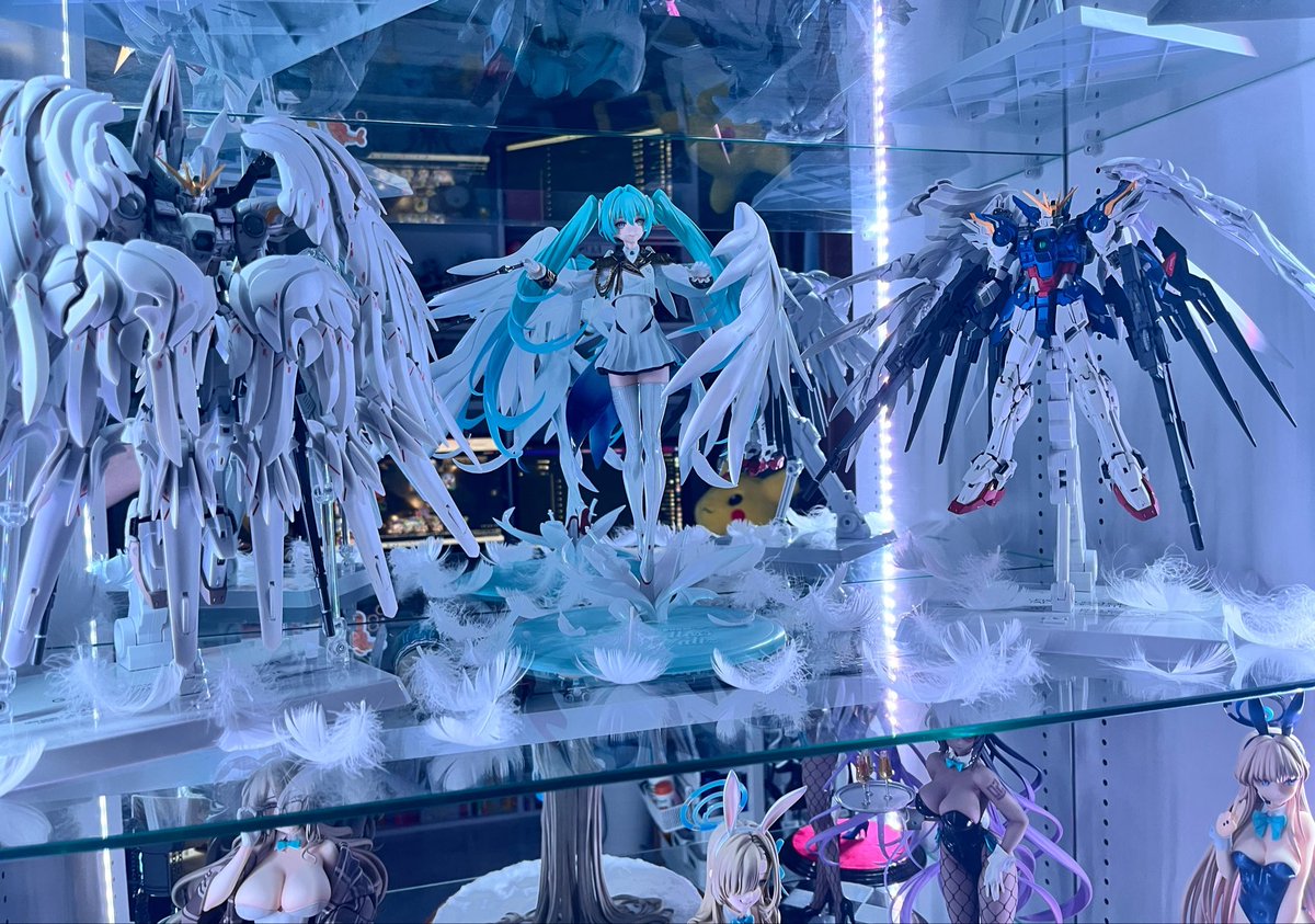 feu_poke's tweet photo. 初音ミク×ウイングガンダムゼロEW 届いた〜〜〜🪽
好き×好きでずっと届くの待ってたフィギャア
待望のGFFMCウイング達と並べて飾る ができて大満足 https://t.co/fe2bLP4mFy