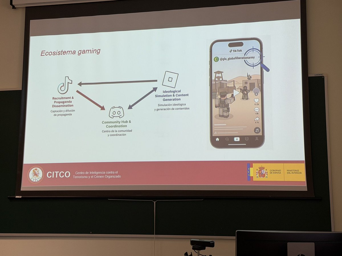 MemorialVT's tweet photo. Florentino Manuel Parra desde el #CITCO expone el trabajo que realizan para la retirada de contenidos ilícitos dentro de la monitorización de extremismos violentos y advierte de la captación de menores desde los juegos online.
Curso @urjc “ESPAÑA FRENTE A LA AMENAZA YIHADISTA.” https://t.co/SmhzWwaYt4