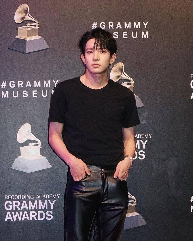 heesxo1's tweet photo. mjb tapi aduh iya kali ini more mature 😵‍💫 https://t.co/QBYQHuNZye