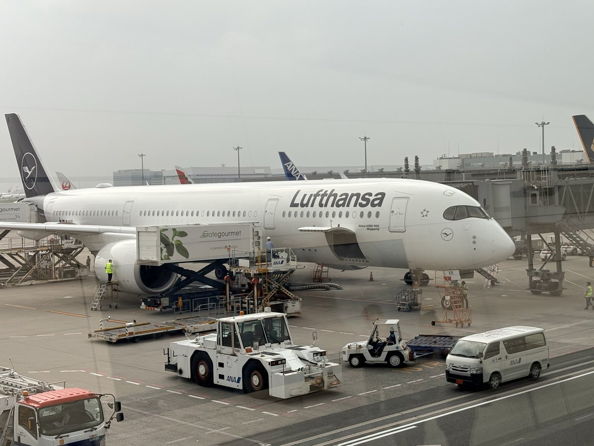 birderkunte's tweet photo. 一ヶ月ぶりに日本に戻りました。出発直前に飛行機会社から連絡が来てルフトハンザと全日空をフランクフルトで乗り継いで帰国する予定が、Swissとルフトハンザをチューリッヒで乗り継ぐ事になっちゃった😱😱
突然だったので焦りましたが、何とか対処して帰ってきました😆👍こんな事もあるのね❗️ https://t.co/OBHPCSOFDN