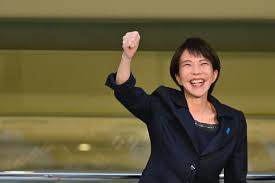 FoonTsang's tweet photo. June 30, Japan distributed summer bonuses to national civil servants.

Prime Minister Sanae Takaichi received a summer bonus of 3.19 million yen, which is her due amount as a member of parliament.

Trump’s president-bonus,
Trump’s son&amp;daughter&amp;ally[loyalist]-
bonus, 
how much? https://t.co/r3t4fGRAdv