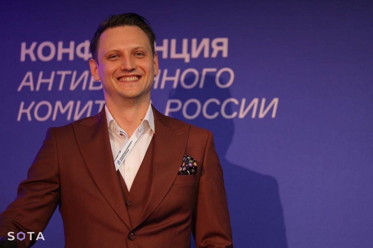 sotaproject's tweet photo. Дмитрию Захватову запросили 23 года колонии, Марии Соленовой – 21

Об этом «Соте» сообщила сама Соленова. Оба срока прокуратура запрашивает заочно.

Напомним, в конце апреля 2025 года против адвоката Дмитрия Захватова и главы фонда Action4Live Марии Соленовой возбудили уголовное дело о финансировании терроризма и публичных призывах к действиям, направленным против безопасности государства. 

Поводом стало участие в сборах на витамины для бойцов украинского полка «Азов» и дроны для «Полка Калиновского».

Дмитрий Захватов. Фото: Руслан Терехов / SOTA