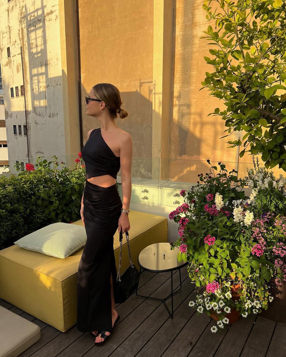 Victoriaaa_roee's tweet photo. Golden hour magic 🌅✨ Embracing the sunrise vibes and the beauty of the moment https://t.co/iLAHNRBPsc