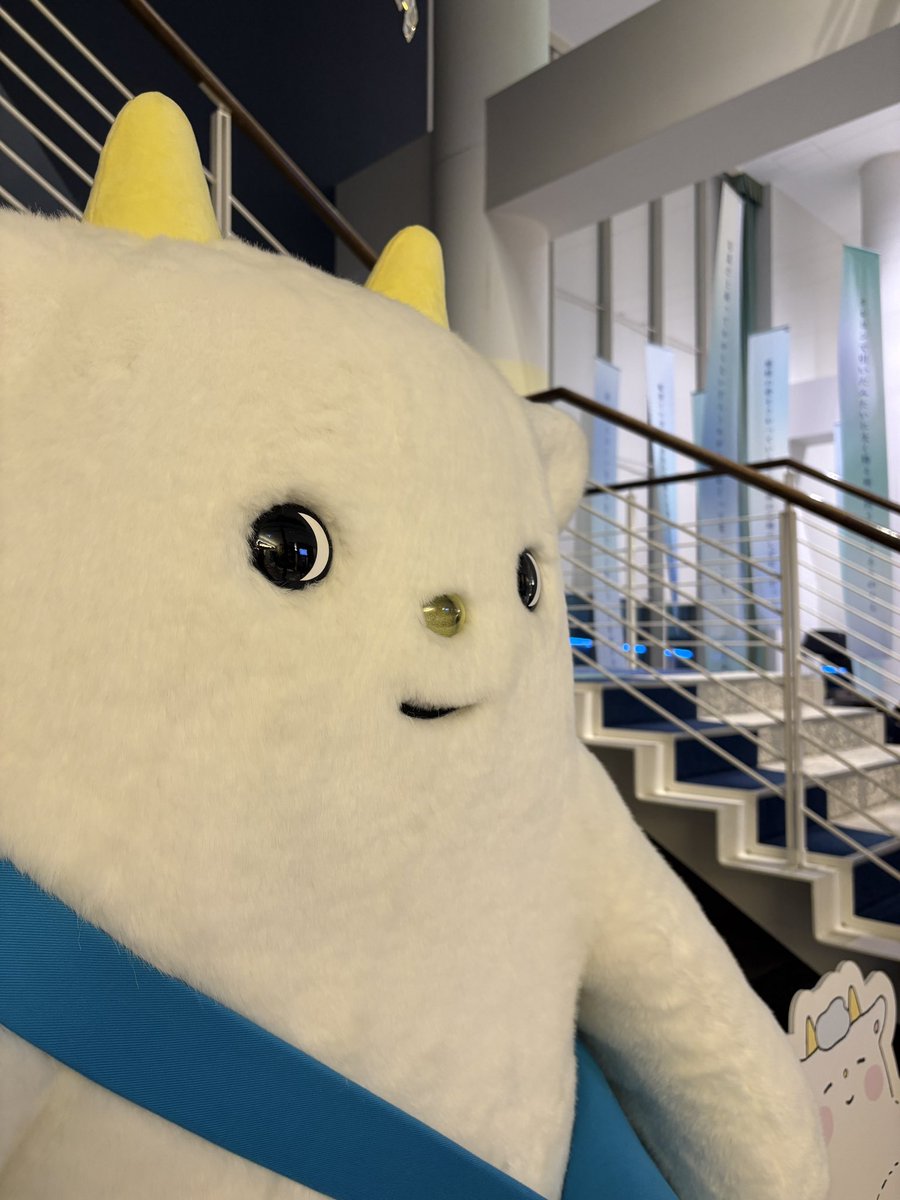spalaqua_tdc's tweet photo. 巨大な #ゴートくん が 
 #スパラクーア に遊びに来てくれました🐐🤍
 @goat_shogakukan 

小学館でご執筆されている小説家の先生方やGOAT編集部に、
スパ ラクーアにあるポストカードを使ってお手紙を届けることが出来ます✉️✨️

コラボイベントの詳細はこちら⬇️
https://t.co/tpskq5ay5X https://t.co/RubjWcJshO