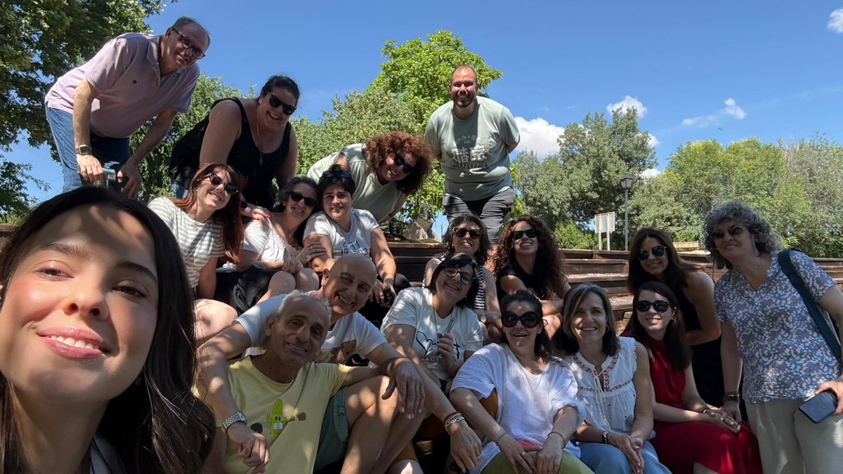 CaritasDCR's tweet photo. 🌿 El equipo Animación en Territorios de Cáritas Diocesana de Ciudad Real compartió una jornada de encuentro, trabajo y reflexión en #ElRobledo.
Gracias al #AyuntamientoElRobledo por su colaboración. 💙
#CáritasCiudadReal #AcciónComunitaria #Esperanza https://t.co/aoQJVl50jG
