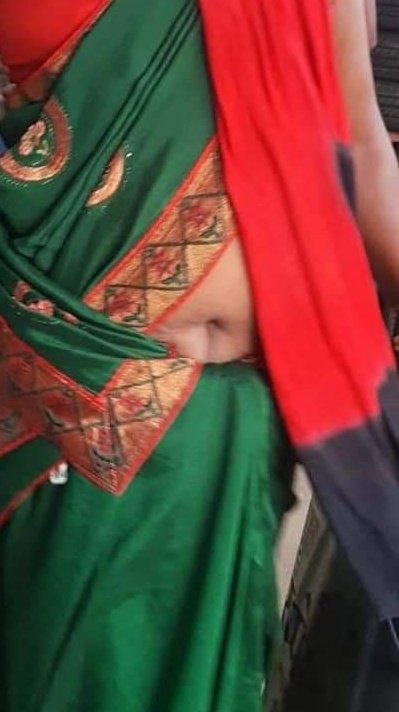 3453237a533's tweet photo. Guys adhu yen ellam ammavum publicla ipdi thoppul otta theriyura maari saree katranga???
En amma ipdi dha thoppul theriyura maari saree katuva
Unga amma???? https://t.co/VkUfNCCMpl
