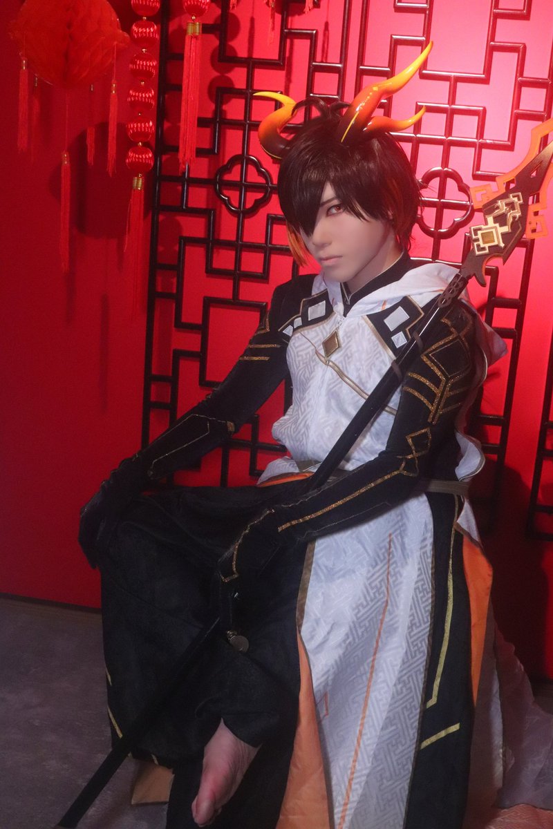 5gensinSaiaya's tweet photo. 【原神Cosplay】
ーーー🐉モラクス🔶(角あり)ーーー
#Morax #gensinimpact #Genshin
📸:邪タル(@retsu_to_kg)
studio:@space_105 https://t.co/RjDxzyF0E6