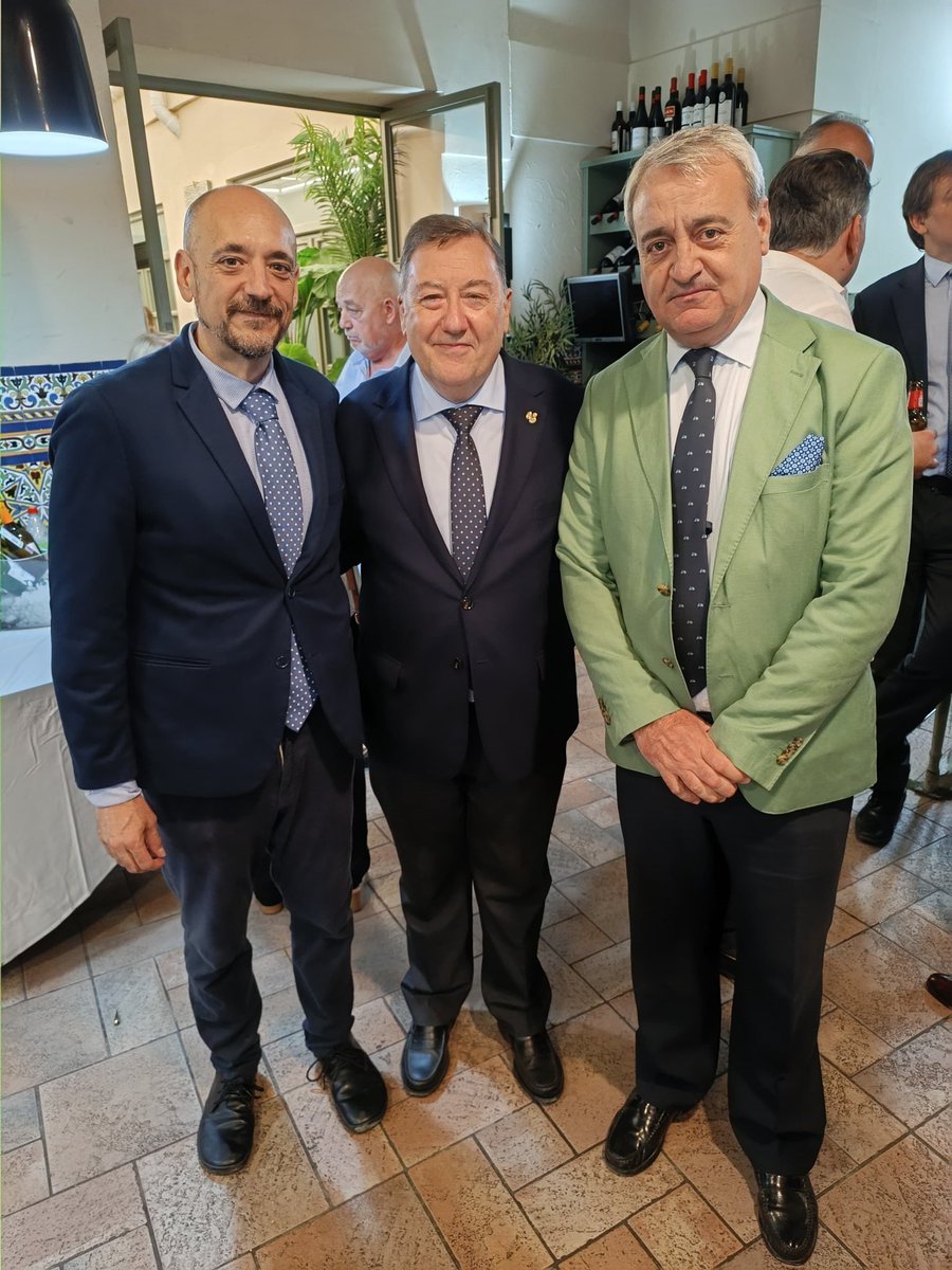 hdaddelsol's tweet photo. 🟢 Nuestra más sincera enhorabuena a D. José Roda Peña por su elección como nuevo Presidente de @ElConsejoSev, así como al resto de miembros de la nueva Junta Superior.

Que nuestros Sagrados Titulares les guíen y acompañen en esta nueva andadura. https://t.co/gvVNXyaUeZ