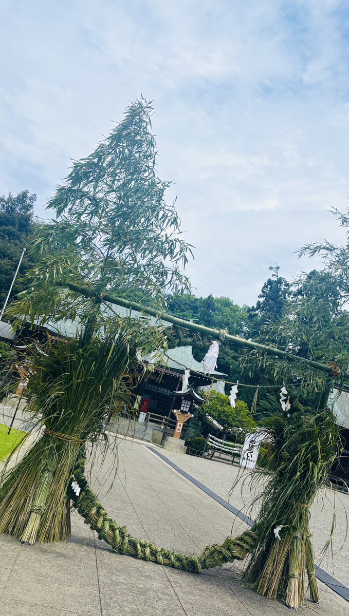 whitelobelia's tweet photo. #夏越の大祓
#茅の輪くぐり

「夏越の大祓」とは
一年の折り返しにあたる
6月30日に行われる行事🌿𓂃◌𓈒𓐍

上半期の穢れを落とし
残り半年の無病息災を
祈願する清めの儀式...

自然の緑とパワースポットに癒された  🌱🌿☘️🍀🌳🌴🌲 https://t.co/97avW4j9Ii
