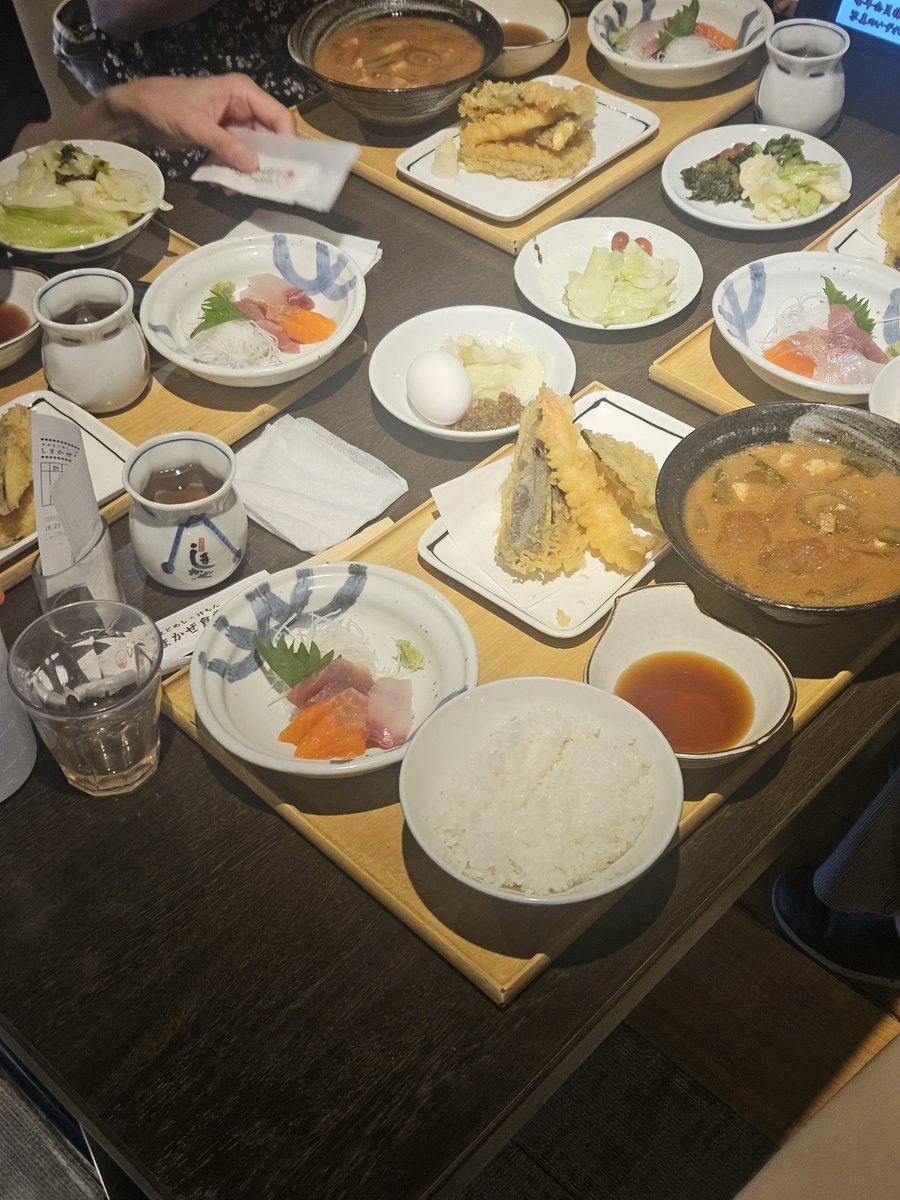 saorinknit's tweet photo. 仲良しさん達と晩御飯で、一宮のしまかぜ食堂。
ご飯とご飯のお供が食べ放題で、びっくりするくらいお腹いっぱいになりました。みんなに、｢さおちゃん、結構食べるんだね～Σ(ﾟдﾟ；)｣と、驚かれるくらい食べてきました( ¯ᵕ¯; )
メニューもたくさんあったので、また行きたいです。
 #しまかぜ食堂 https://t.co/2AU98MXIXk