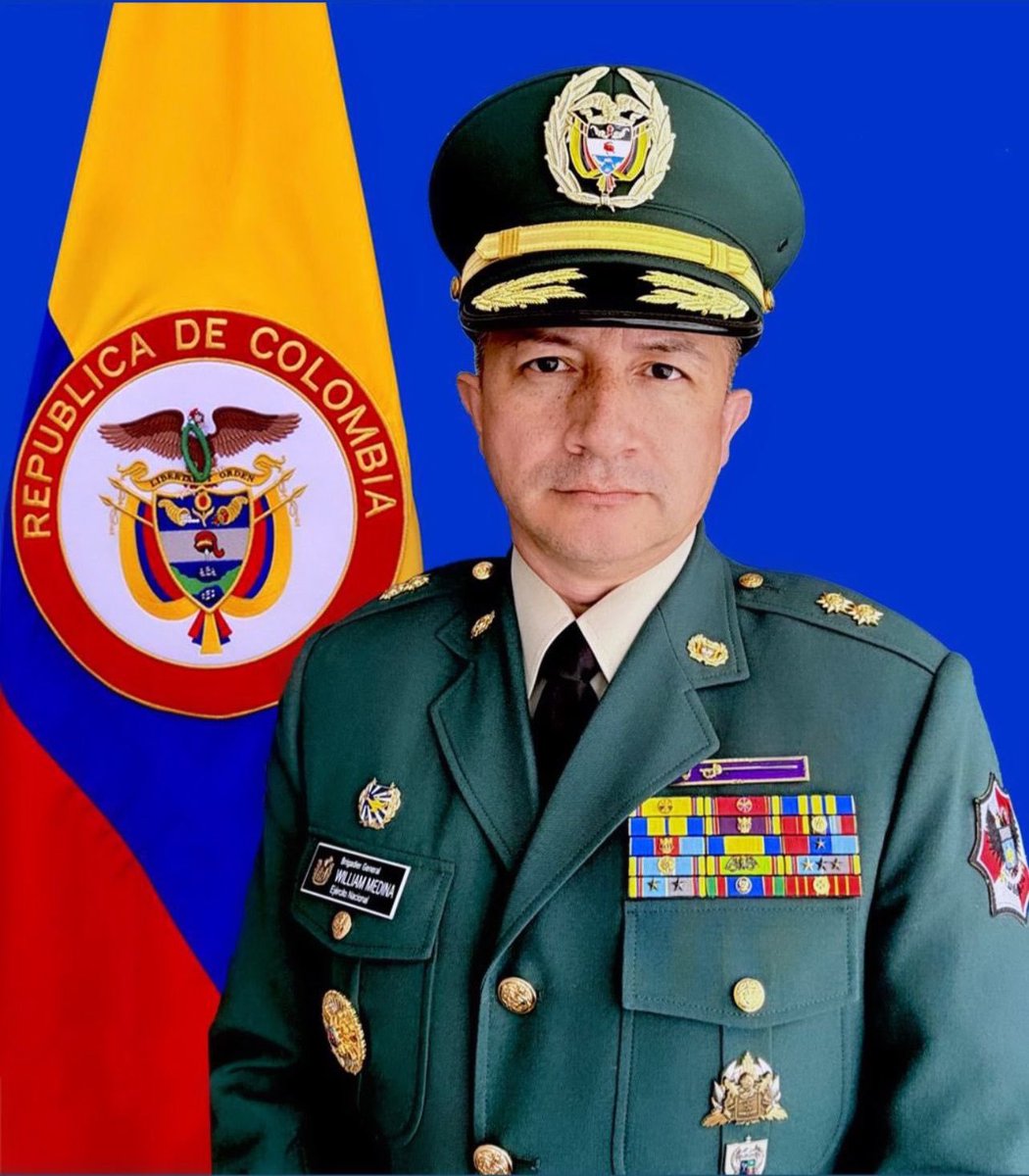 Don_Patriota1's tweet photo. Otro General apátrida al servicio del guerrillero Gustavo Petro. Va pa fuera a partir del 7 de agosto. https://t.co/RrMrA0Imhw