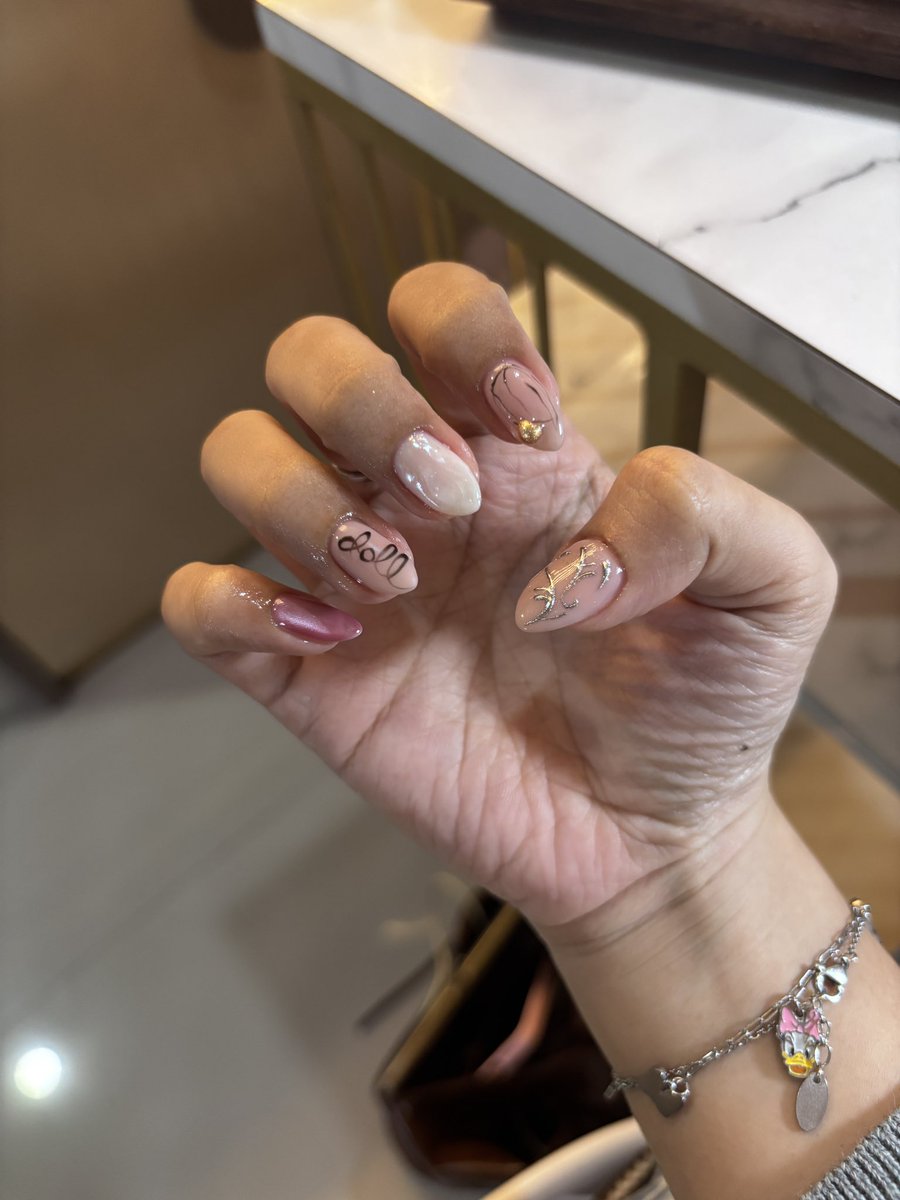 ruarity's tweet photo. agendakan sebulan sekali ganti nailart itu https://t.co/A6hy3fM97P
