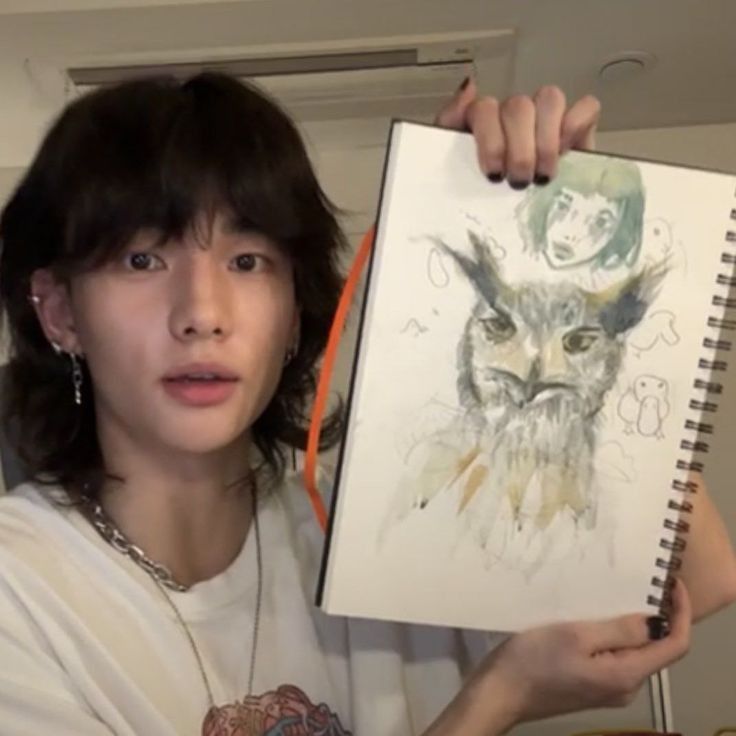 hyunjin__e's tweet photo. 현진이가 그림 자랑하는거 왤케 좋지.. ❣️ https://t.co/wwPrsy40bo