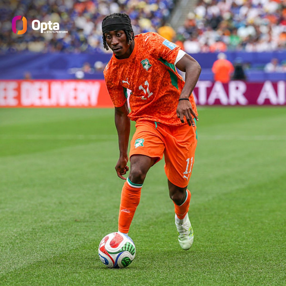 OptaJoe's tweet photo. 3/4 - Three of the top four teams for completed dribbles per game at this @FIFAWorldCup are from Africa:

🇨🇮 Côte d'Ivoire (14)
🇺🇸 USA (13.3)
🇩🇿 Algeria (11.7)
🇲🇦 Morocco (11.3)

Adventurous. https://t.co/89ZrxN3Fxe