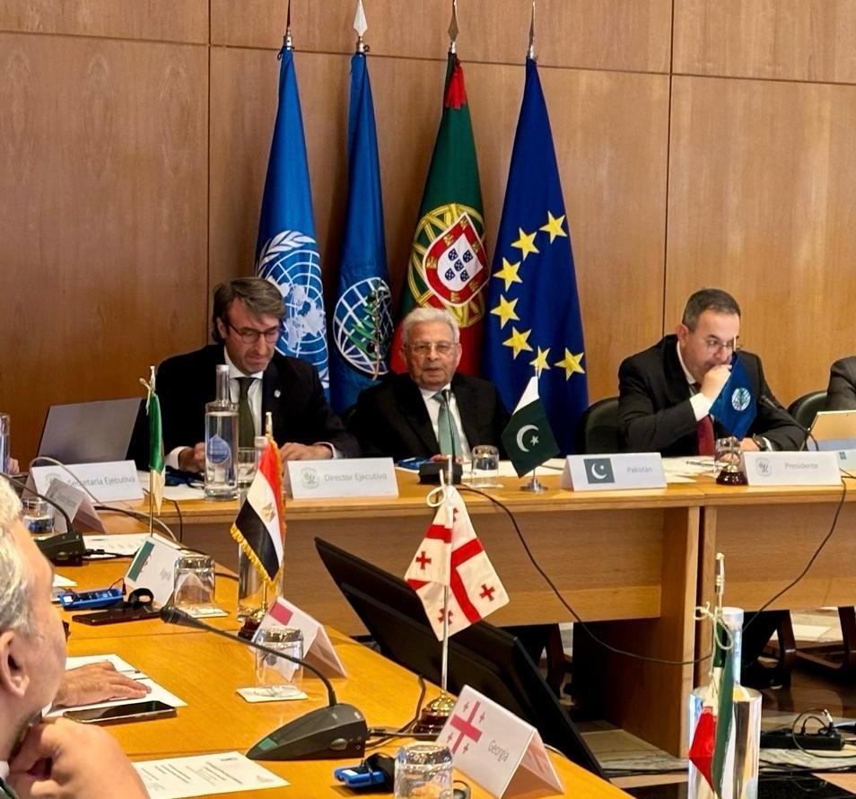 PakinPortugal's tweet photo. Pakistan takes its seat for the first time as a Permanent Member of the International Olive Council at the 123rd Session held in Lisbon today.
@PakPMO
@FoodSecurityPK 
@ForeignOfficePk
@appcsocialmedia 
@aishafarooqui7 https://t.co/LdfffIhgEd