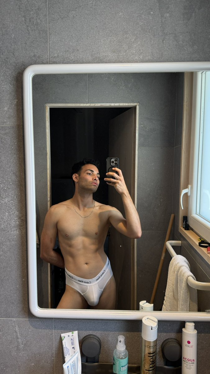 Star_boy998's tweet photo. Chudai? https://t.co/Q8mVrsWELH