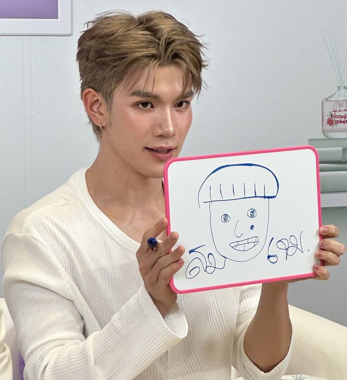 Patpran_31's tweet photo. Lmaoo he drew somgem 😂

GEMINIFOURTH FEEL THE BLOOM 
#KingStellaxGeminiFourthLIVE https://t.co/L7THq0Vryk