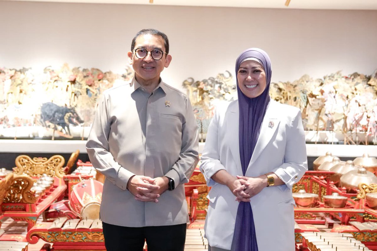 fadlizon's tweet photo. Siang ini, saya bersama Wakil Menteri Kebudayaan Giring Ganesha dan jajaran Kementerian Kebudayaan menerima kunjungan dari Menteri Komunikasi dan Digital (Kemkomdigi), Ibu Meutya Hafid bersama jajaran di Kantor Kementerian Kebudayaan.
Kami membahas potensi kolaborasi dan terus
bersinergi secara aktif dengan Kementerian Komunikasi dan Digital (Kemkomdigi) untuk mematangkan program digitalisasi warisan budaya nasional.