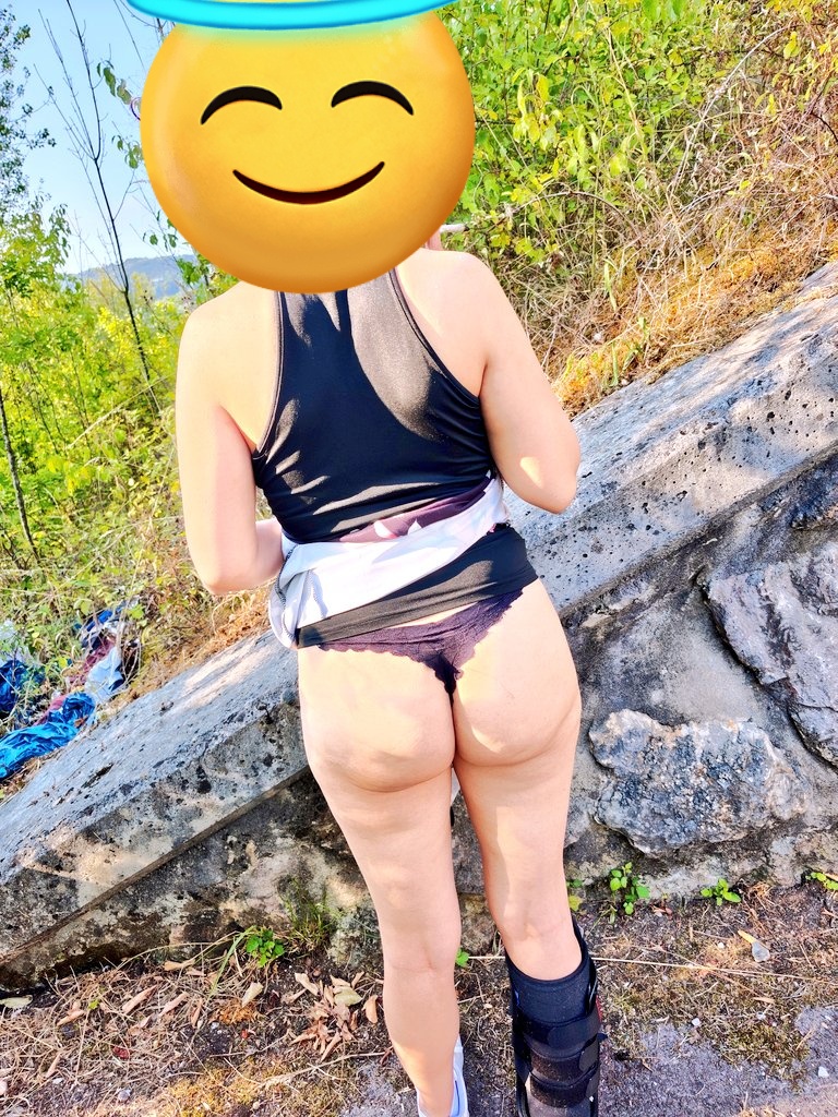 BNOX90's tweet photo. Le abra gustado mi culo al desconocido que pasaba por alli?
#descuido #culo #tanga #hotwife https://t.co/1dSnlGFVPA