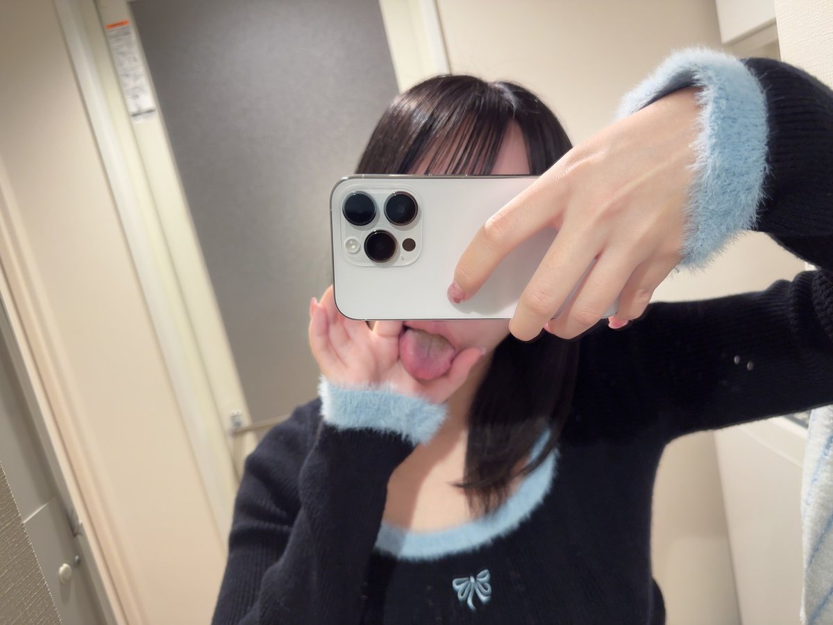 Hin_aaa00's tweet photo. 彼氏募集中のインキャ大学生なので自己紹介させてくださいっ

・インキャぼっち大学生
・ひとり暮らし
・趣味は自撮りと発電（？）
・装甲の大きさは上から数えて8番め
・一途な人がたいぷ
・グラビアみたいなことしてる
・RTとかリプくれる人に懐きがち

気軽に絡んでくれたら嬉しいです🫶 https://t.co/qaPaW86BIC