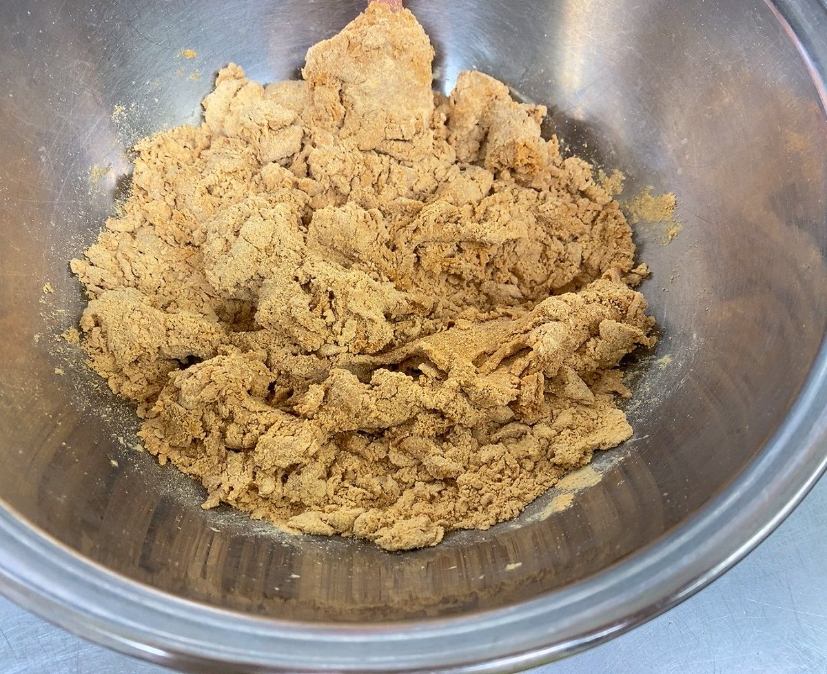 uSydI7's tweet photo. 懐かしいお菓子 きなこ棒です🫘蜂蜜🍯ときな粉を捏ねてまとめ冷蔵庫で休ませてからカットし整え きな粉を全体に塗し完成✨
美味しーー❣️とまりません🍵ミニ大学芋を添えて今日のおやつです  #駄菓子 #和菓子  #きな粉 #手作り パンに挟んだり 洋菓子や お団子に入れたり合いそうです https://t.co/NYPi1dW9ik